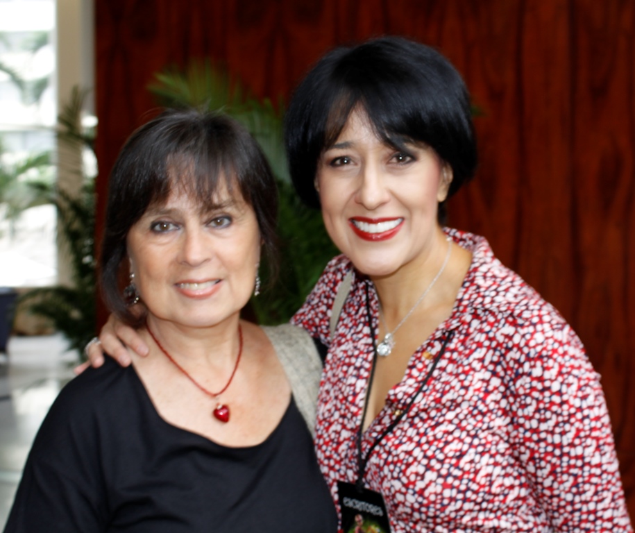 Laura Restrepo y María Fernanda Heredia en la Feria del Libro Gye 2016. La Republica.ec