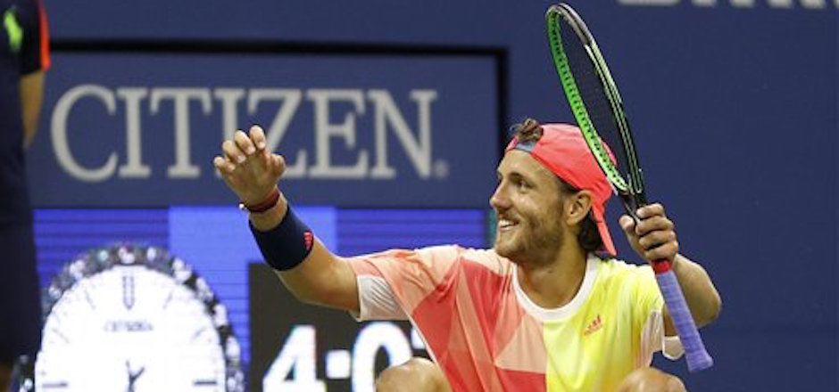 El francÈs Lucas Pouille tras vencer al espaÒol Rafael Nadal en la cuarta rondal del US Open, el domingo 4 de septiembre de 2016. (AP Foto/Alex Brandon)