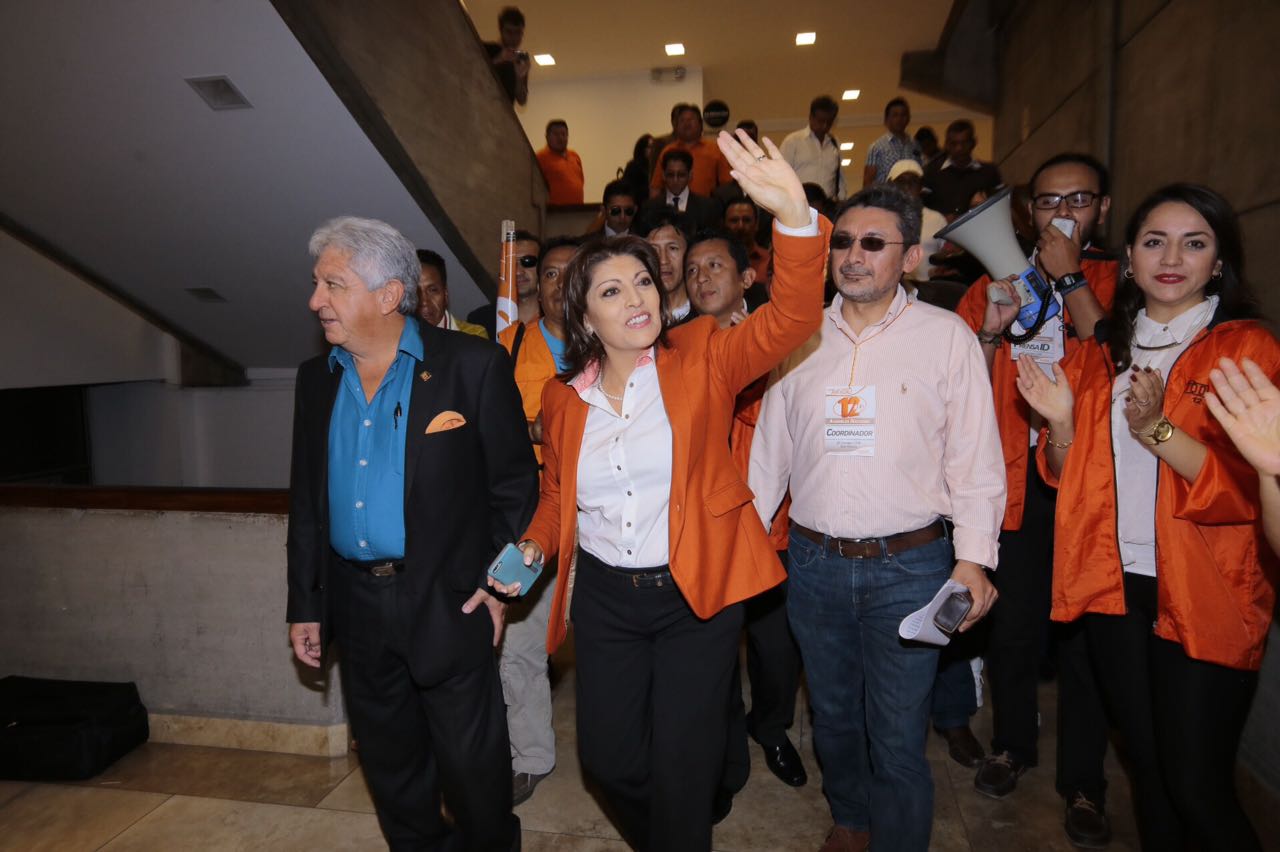La directora nacional de la Izquierda Democrática, Vilma Andrade, en la convención nacional, en Ambato, el 24 de septiembre de 2016.