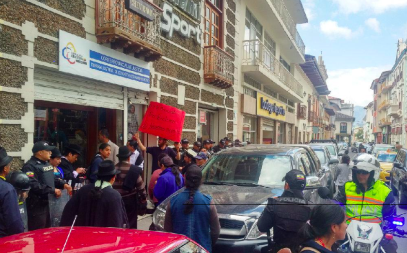 Condenan a cinco personas por el cierre de la vía Saraguro-Loja - La República Ecuador