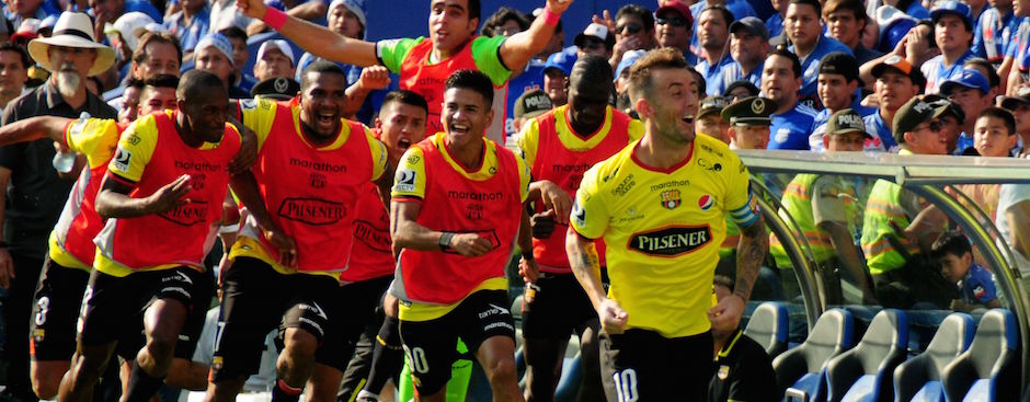 GUAYAQUIL - ECUADOR (26-10-2016). Partido Emelec - Barcelona, Clásico del Astillero, jugado en el estadio Capwell, válido por la Fecha 3 (Segunda Etapa) del Campeonato Ecuatoriano 2016. API FOTO / ARIEL OCHOA
