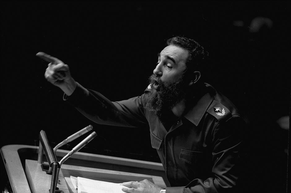 ARCHIVO - En esta foto del 12 de octubre de 1979, el presidente cubano Fidel Castro pronuncia un largo discurso ante la Asamblea General de Naciones Unidas. El actual mandatario Raúl Castro anunció la muerte de Fidel el viernes 25 de noviembre de 2016 (AP Foto/Marty Lederhandler, archivo)