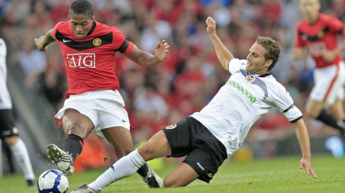 24 antonio valencia manchester