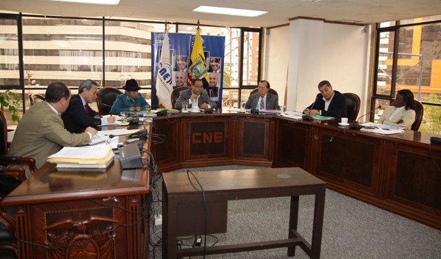 CNE DESTITUYE A DIRECTOR PROVINCIAL DE MANABI