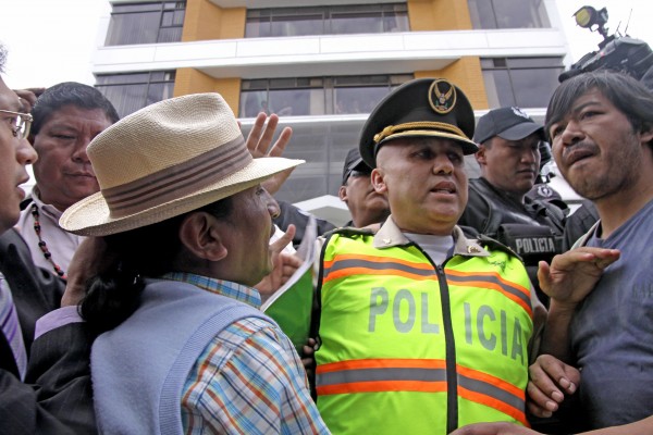 DISTURBIOS A LAS AFUERAS DE LA JUDICATURA