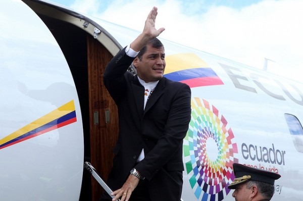 Quito, 22 de septiembre de 2011.- El Presidente de la República, Rafael Correa, partió hacia Nueva York donde cumplirá varias actividades. Foto: Santiago Armas/Presidencia de la República. Quito, 22 de septiembre de 2011.- El Presidente de la República, Rafael Correa, partió hacia Nueva York donde cumplirá varias actividades. Foto: Santiago Armas/Presidencia de la República.