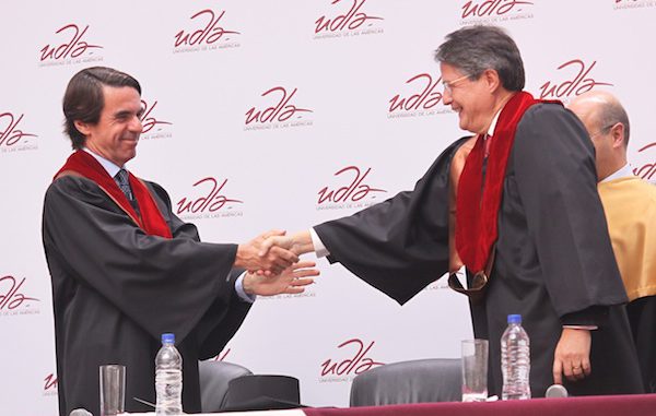 CONDECORACION A JOSE MARIA AZNAR Y A GUILLERMO LASSO