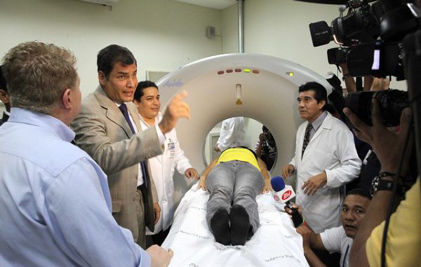 VISITA AL HOSPITAL DE GUAYAQUIL, ABEL GILBERT PONTÓN