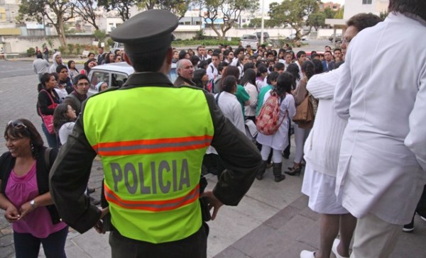 PROTESTAS POR DESPIDOS EN HOPITALES DEL PAIS