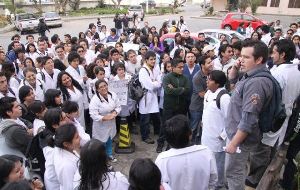 PROTESTAS POR DESPIDOS EN HOPITALES DEL PAIS