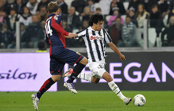 Juventus' Estigarribia is challenged by Genoa's Seymour during their Serie A soccer match at Juventus stadium in Turin