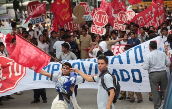 PROTESTA UNE