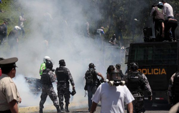 GOBIERNO DE ECUADOR DENUNCIA "PROCESO DE DESESTABILIZACIÓN" DE DEMOCRACIA