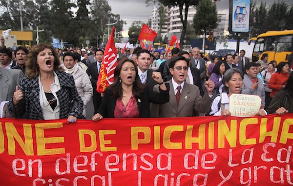PROTESTA DE LA UNE