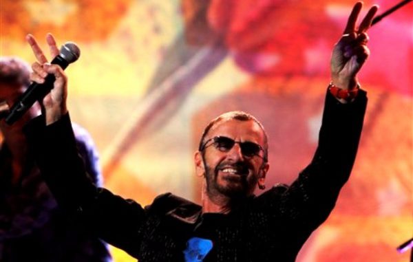 El baterista Ringo Starr durante una conferencia de prensa en la Ciudad de México el lunes 31 de octubre de 2011. Starr se presentará en el Auditorio Nacional el 1 de noviembre. (Foto AP/Marco Ugarte)
