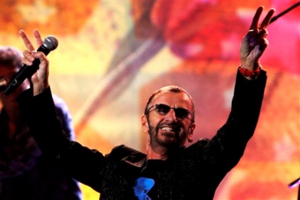 El baterista Ringo Starr durante una conferencia de prensa en la Ciudad de México el lunes 31 de octubre de 2011. Starr se presentará en el Auditorio Nacional el 1 de noviembre. (Foto AP/Marco Ugarte)