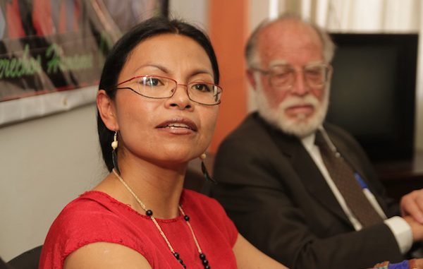 FERNANDO ALVARADO PERDONA A MONICA CHUJI