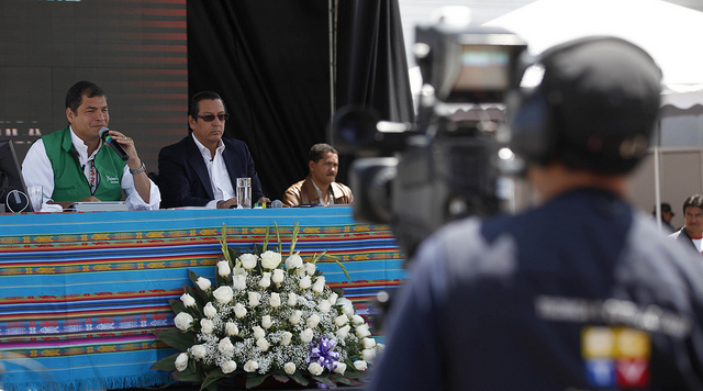 correa enlace twitter
