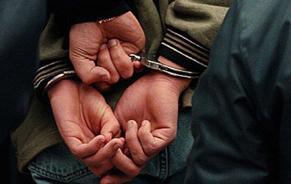 DEVOLUCION DE MENORES FUGADOS POR PARTE DE LA POLICIA LUEGO DE UN M0TIN EN EL REGISTRO DE UBICACION PERTENECIENTE AL CONSEJO DEL MENOR Y LA FAMILIA BONAERENSE.EL 16/6/1998