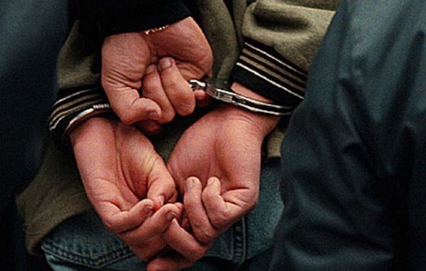 DEVOLUCION DE MENORES FUGADOS POR PARTE DE LA POLICIA LUEGO DE UN M0TIN EN EL REGISTRO DE UBICACION PERTENECIENTE AL CONSEJO DEL MENOR Y LA FAMILIA BONAERENSE.EL 16/6/1998