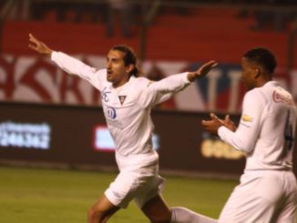 Hernán Barcos celebra el gol de la igualdad y su anotación número 16 de la temporada.