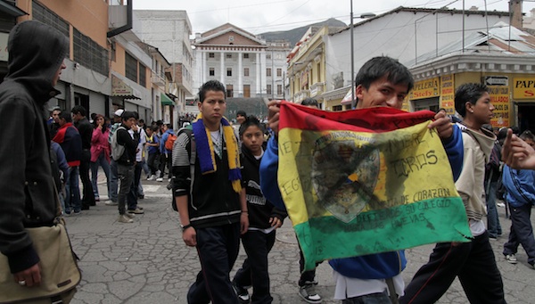 ESTUDIANTES DEL COLEGIO MEJIA PROTESTAN POR EL CASO COCIOS