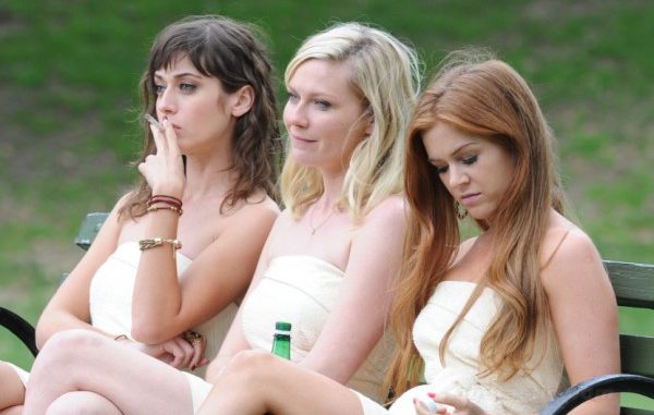 kirsten-dunst-isla-fisher-lizzy-caplan-bachelorette-set-03-830x553