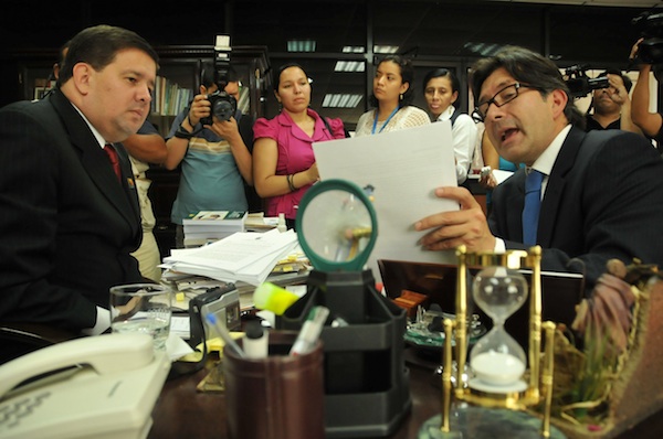 DENUNCIA CESAR MONTUFAR