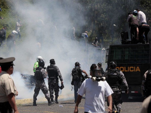 GOBIERNO DE ECUADOR DENUNCIA «PROCESO DE DESESTABILIZACIÓN» DE DEMOCRACIA
