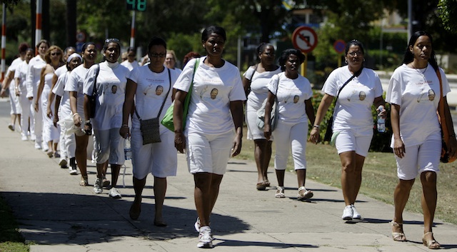 cuba-damas-de-blanco-marchan-sin-incidentes-la-rep-blica-ec