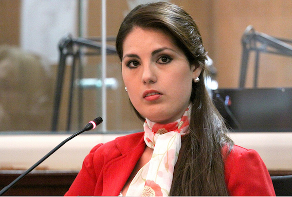 MaCristina Kronfle dice que le es difícil votar en contra de ley de