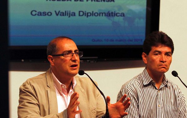 MARCO ALBUJA DE CANCILLERIA INFORMO SOBRE LAS INVESTIGACIONES EN EL CASO DE LAS NARCOVALIJAS 10 DE MARZO DEL 2012