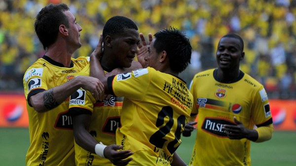 GUAYAQUIL 06 DE MAYO DEL 2012. EN EL ESTADIO MONUMENTAL SE JUGO EL PARTIDO ENTRE BARCELONA Y EL MANTA.CAMILO PAREJA/API