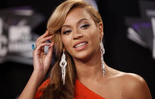 Singer Beyonce poses at the 2011 MTV Video Music Awards in Los Angeles
