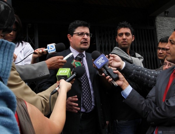 DEMANDA INCONSTITUCIONAL POR LA LEY DE LA DEMOCRACIA POR PARTE DE DIEGO CORNEJO Y CESAR RICAURTE EN LA CORTE CONSTITUCIONAL