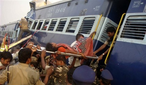 INDIA-TRENES CHOQUE