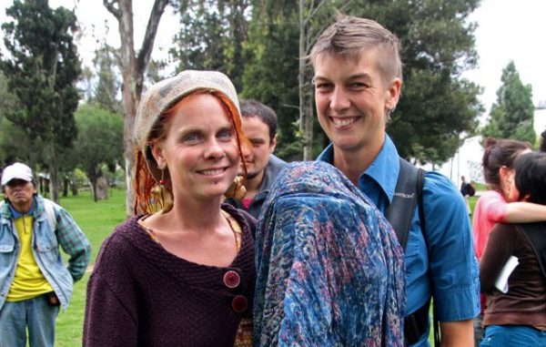 Nicola Rothon y Hellen Bicknell tramitan la custodia de su hija en el Palacio de Justicia.