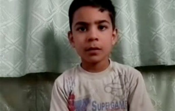 Imagen tomada de un video y difundida por Houla Media Office el jueves 31 de mayo del 2012 de Alí el-Sayed, un niño de 11 años que sobrevivió a una matanza en Siria haciéndose el muerto en Houla, en la provincia de Homs. Más de 190 personas fueron masacradas. (Foto AP/Shaam News Network víaa AP video)