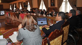 Quito, 21 mayo 2010. Presidente Rafael Correa se reunió con Asambleístas en el salón de Banquetes del palacio de Carondelet. (Miguel romero/Presidencia de la República)