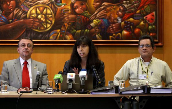 QUITO 18 DE MAYO DE 2012, EN LA U. ANDINA SIMON BOLIVAR
SE DIO UNA RUEDA DE PRENSA DEL
INFORME SOBRE DERECHOS HUMANOSECUADOR 2011 SUSTENTACION ANTE LA PRENSA.
APIFOTO