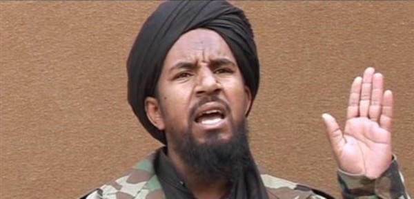 En esta imagen de archivo del 25 de marzo de 2007, tomada de un video publicado en un sitio en internet frecuentado por milicianos islamistas, se observa al miembro de al-Qaida Abu Yahia al-Libi. Un ataque con aviones no tripulados de la CIA el lunes 4 de junio de 2012 tenía como blanco al segundo al mando de al-Qaida, Abu Yahia al-Libi, en Pakistán, pero no estaba claro si fue una de las personas alcanzadas, dijeron funcionarios estadounidenses. (AP foto/IntelCenter, File) THE ASSOCIATED PRESS HAS NO WAY OF INDEPENDENTLY VERIFYING THE CONTENT, LOCATION OR DATE OF THIS VIDEO