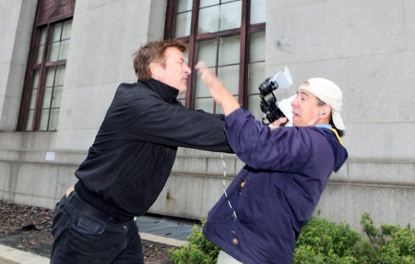 alec_baldwin_golpe_fotografo1