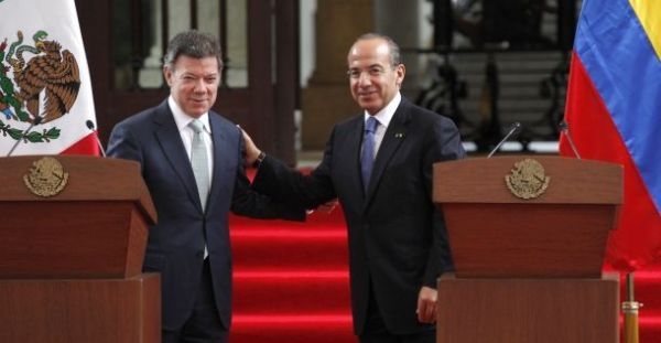 felipe-calderon-y-juan-manuel-santos-610x430
