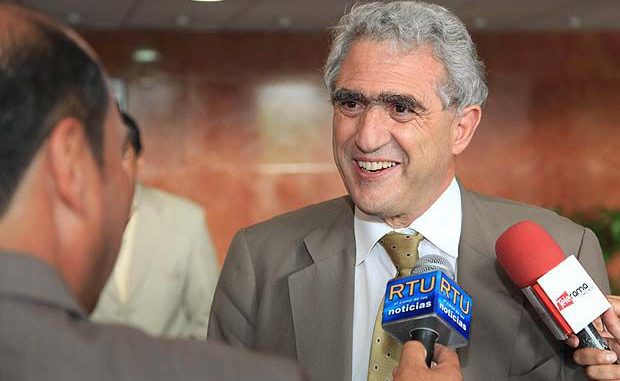 Fernando-Bustamante-AP-EstrellaEL-COMERCIO_ECMIMA20110729_0046_4