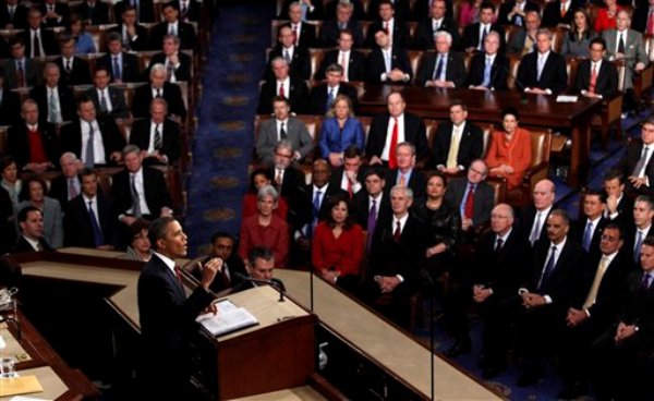 El presidente Barack Obama pronuncia su informe sobre el Estado de la Unión en el Capitolio en Washinton, el 24 de junio de 2012. Obama anunciará en su informe del Estado de la Unión del martes 12 de febrero de 2013 que 34.000 efectivos estadounidenses regresarán al país en un año desde Afganistán. (AP Foto/Evan Vucci)