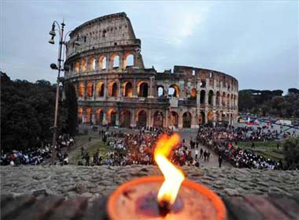 Via-crucis-Coliseo-Romano