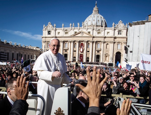 El Papa pide a la Iglesia dar la «bienvenida» a los divorciados y las  parejas de hecho | La República EC