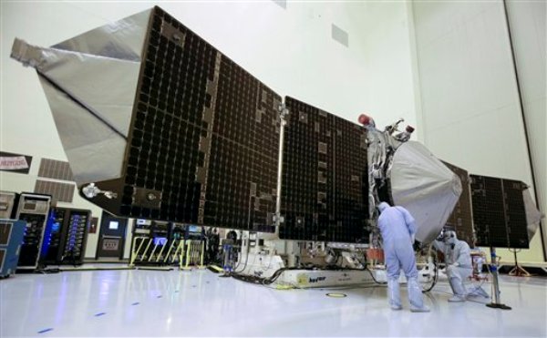 Foto del viernes 27 de septiembre del 2013 de la nave espacial MAVEN de la NASA, en Cabo Cañaveral, Florida, que será lanzado al espacio el lunes, 18 de noviembre del 2013. (Foto AP/John Raoux)