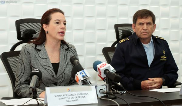 QUITO 20 DE FEBRERO DEL 2014. Ministra de Defensa MAria FErnanda Espinosa en rueda de presa habla sobre el accidente de un helicoptero dhruv en la que perdieron la vida dos mienbros de la fuerza aerea Capitan Hector CAicedo y el teniente Jorge Flores y un sobreviviente Capitan Fabian Pazos . FOTOS API / JUAN CEVALLOS.