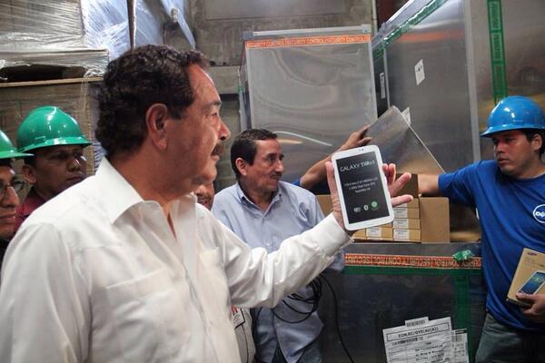 Las Tablets Nueva Polemica Entre Municipio De Guayaquil Y El
